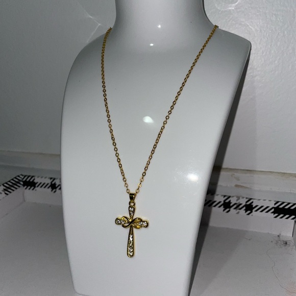 ICED OUT CROSS PENDANT AND GOLD PLATED CHAIN‼️ - Picture 4 of 13